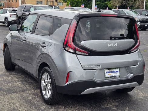 Used 2025 Kia Soul LX w/ LX Technology Package FWD image 14