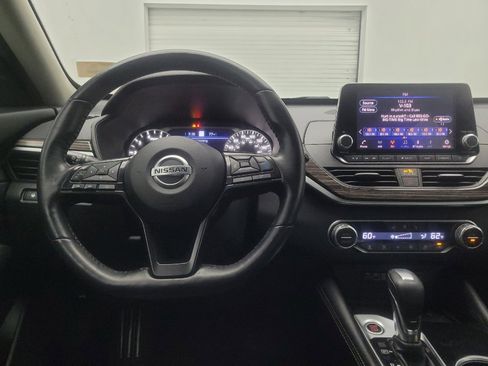 Used 2020 Nissan Altima 2.0 Platinum FWD image 22