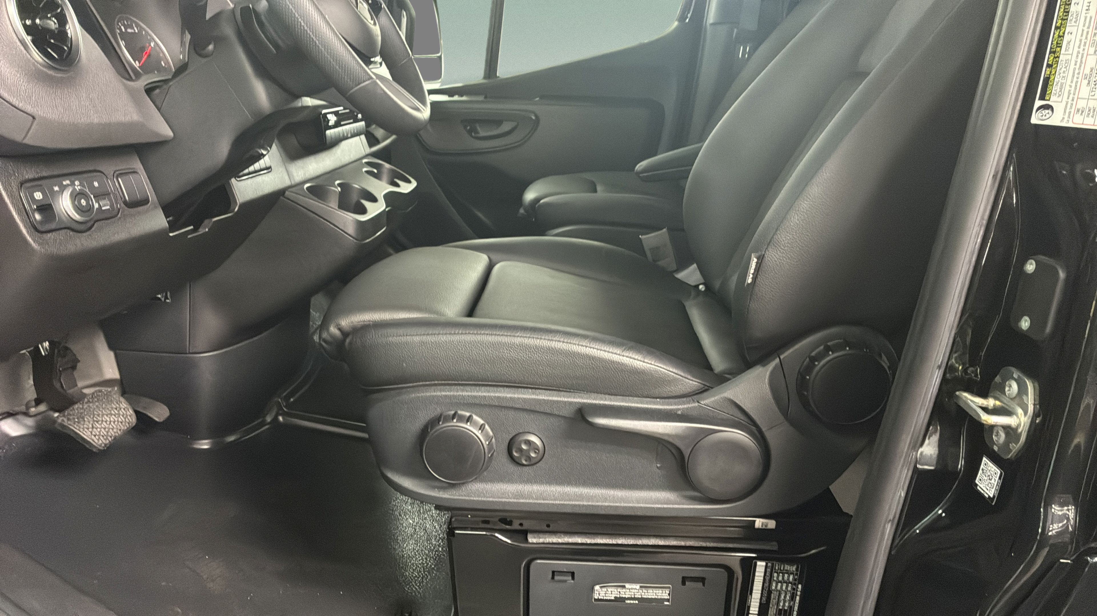 Used 2025 Mercedes-Benz Sprinter 2500 image 16