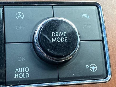 Used 2018 Lincoln Navigator Select w/ Technology Package RWD image 26