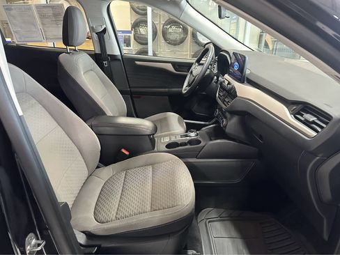 Used 2022 Ford Escape SE w/ SE Sport Appearance Package image 38