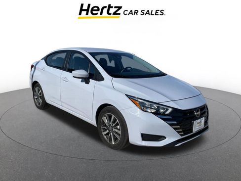 Used 2025 Nissan Versa SV image 1