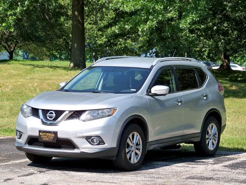 Used 2014 Nissan Rogue SV w/ SV Premium Package image 2