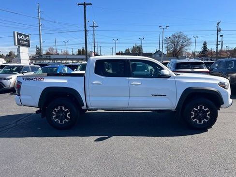 Used 2023 Toyota Tacoma TRD Off-Road w/ Technology Package image 4