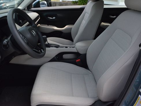 Used 2023 Honda HR-V LX image 9