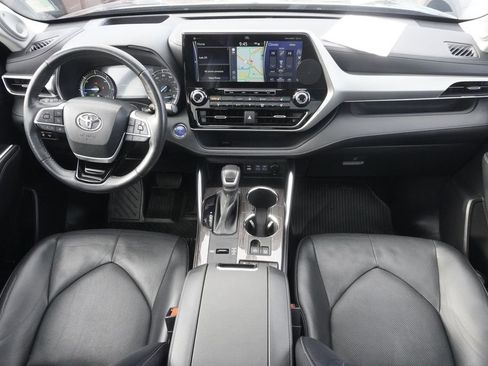 Used 2022 Toyota Highlander Platinum image 9