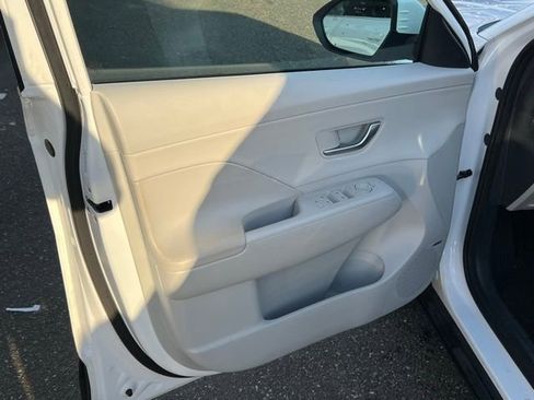 Used 2024 Hyundai Kona Limited image 9