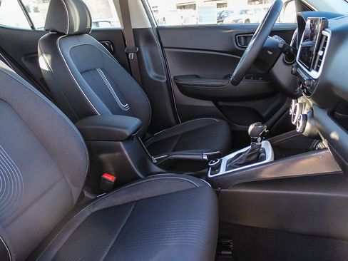 New 2025 Hyundai Venue Limited image 14