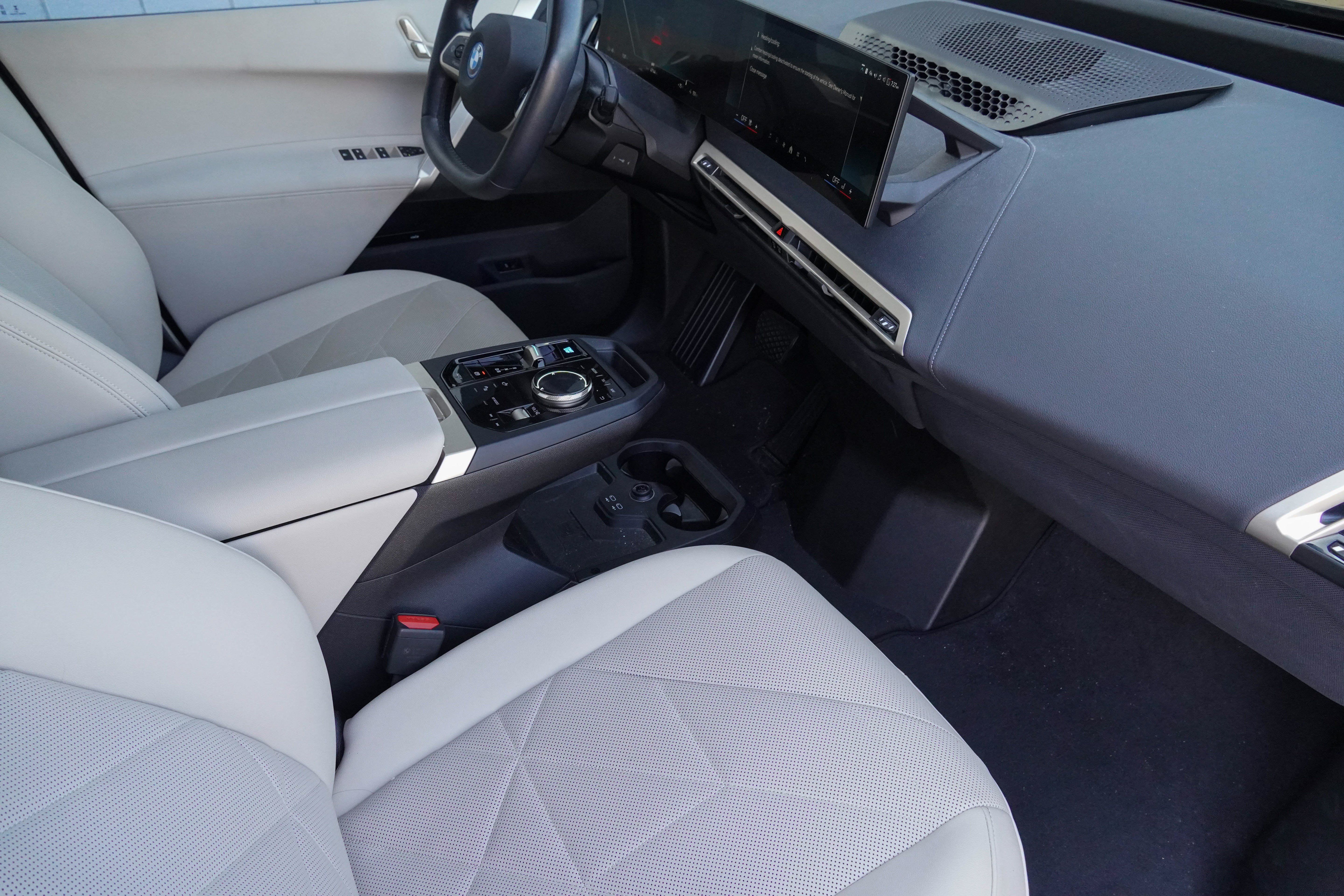 Certified 2024 BMW iX xDrive50 w/ Sport Package AWD/4WD image 10
