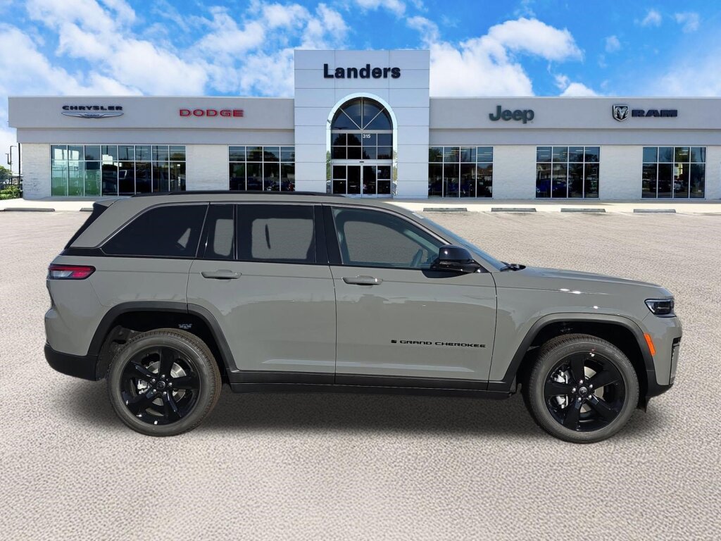 New 2027 Jeep Grand Cherokee Limited RWD image 2