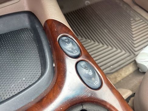 Used 2004 Toyota Sequoia Limited RWD image 16