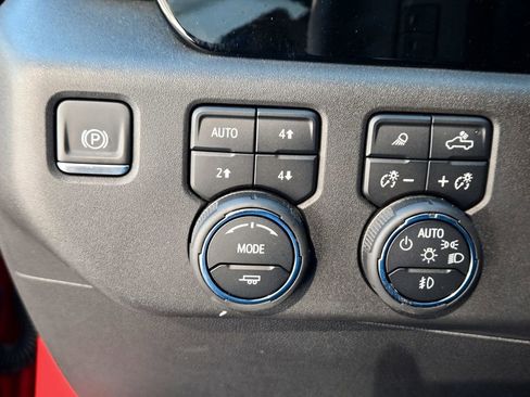 Used 2023 Chevrolet Silverado 1500 ZR2 image 24