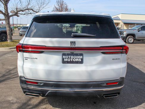 Used 2025 Buick Enclave Preferred AWD/4WD image 8
