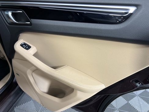 Used 2023 Porsche Macan image 31