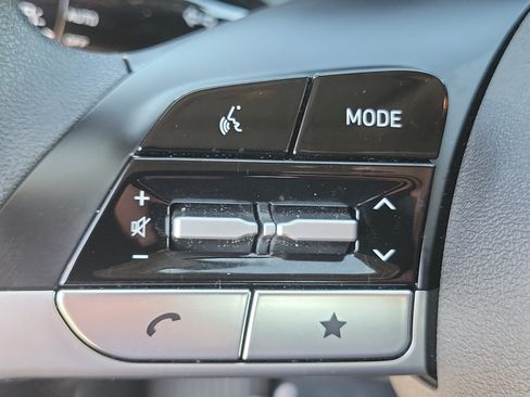 Certified 2025 Hyundai Elantra SE FWD image 8