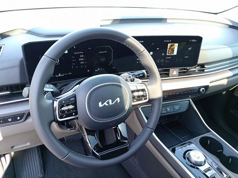 New 2026 Kia Carnival SX image 9