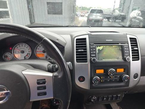 Used 2018 Nissan Frontier PRO-4X AWD/4WD image 16