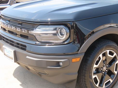 Used 2023 Ford Bronco Sport Outer Banks w/ Tech Package AWD/4WD image 3