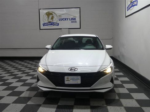 Used 2022 Hyundai Elantra SEL FWD image 2