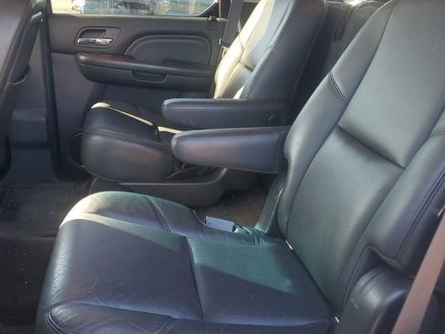 Used 2013 Cadillac Escalade Luxury image 9