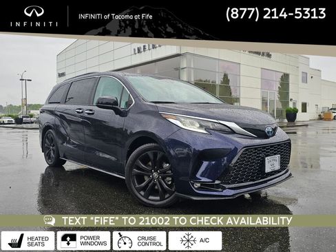 Used 2022 Toyota Sienna XSE FWD image 1