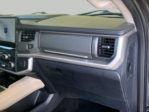 Used 2022 Ford Expedition XLT RWD image 18