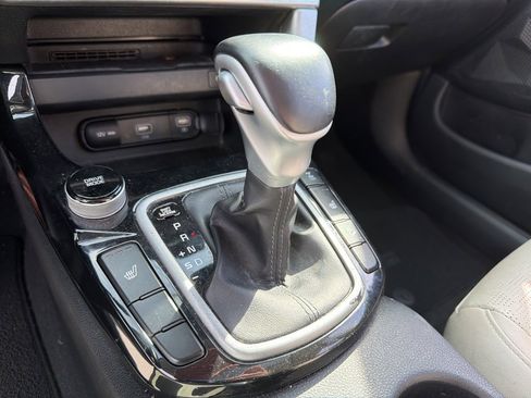 Used 2022 Kia Seltos EX image 26