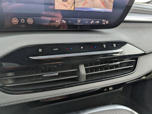 Used 2025 Buick Enclave Preferred image 16