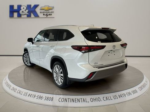 Used 2025 Toyota Highlander Platinum AWD/4WD image 4