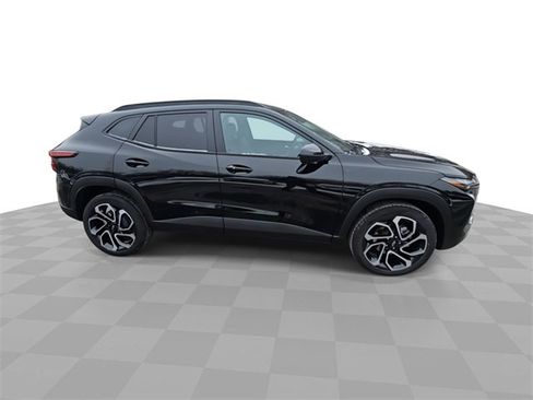 Used 2025 Chevrolet Trax RS w/ Driver Confidence Package image 9