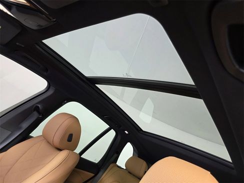 Used 2025 BMW X5 xDrive40i w/ M Sport Package image 12