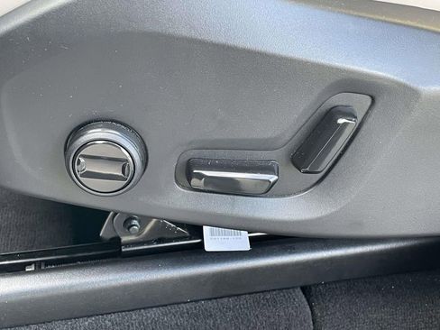 Used 2025 Volvo XC90 B5 Plus image 8