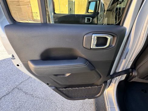 Used 2022 Jeep Wrangler Unlimited Sahara image 14