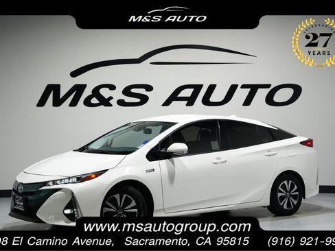 Used 2017 Toyota Prius Prime Advanced image 1