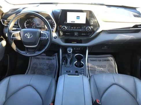 Used 2023 Toyota Highlander XLE FWD image 30
