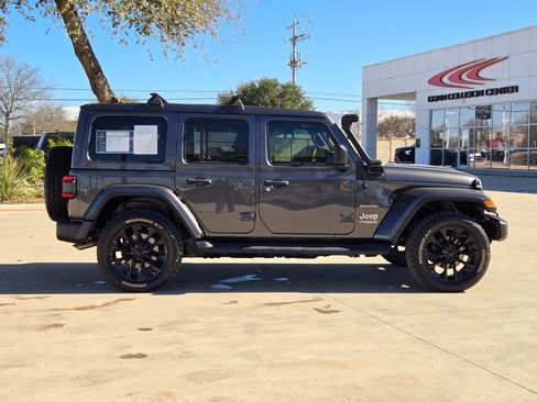 Used 2020 Jeep Wrangler Unlimited Sahara image 2