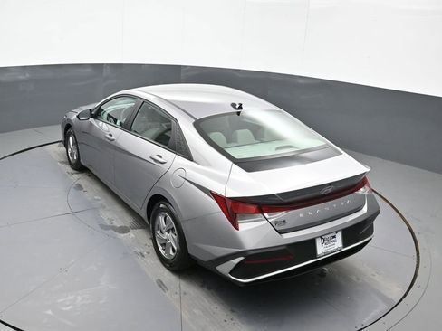 Certified 2025 Hyundai Elantra SE image 39