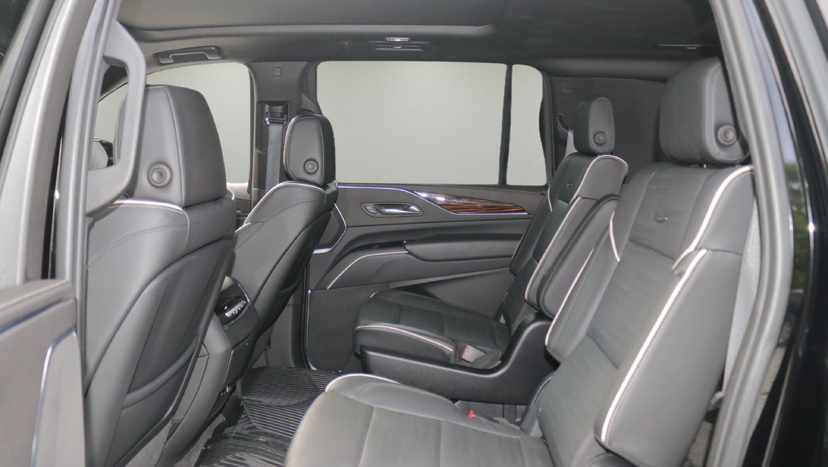 Used 2023 Cadillac Escalade ESV Premium Luxury AWD/4WD image 12