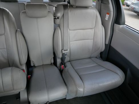 Used 2015 Toyota Sienna XLE w/ XLE Navigation Package FWD image 14