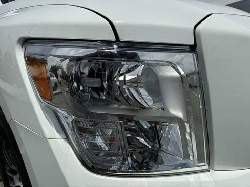 Used 2023 Nissan Titan SV RWD image 11
