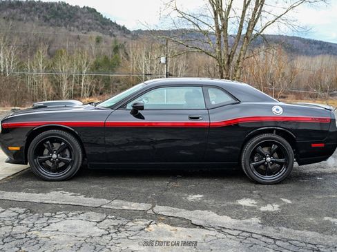Used 2010 Dodge Challenger R/T w/ Mopar 10 Pkg image 3