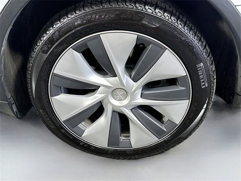 Used 2023 Tesla Model Y Long Range image 27