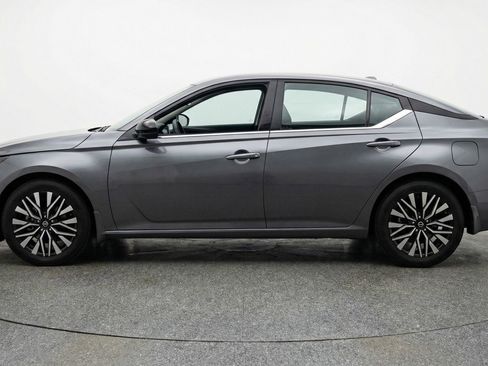 Used 2025 Nissan Altima 2.5 SV FWD image 5