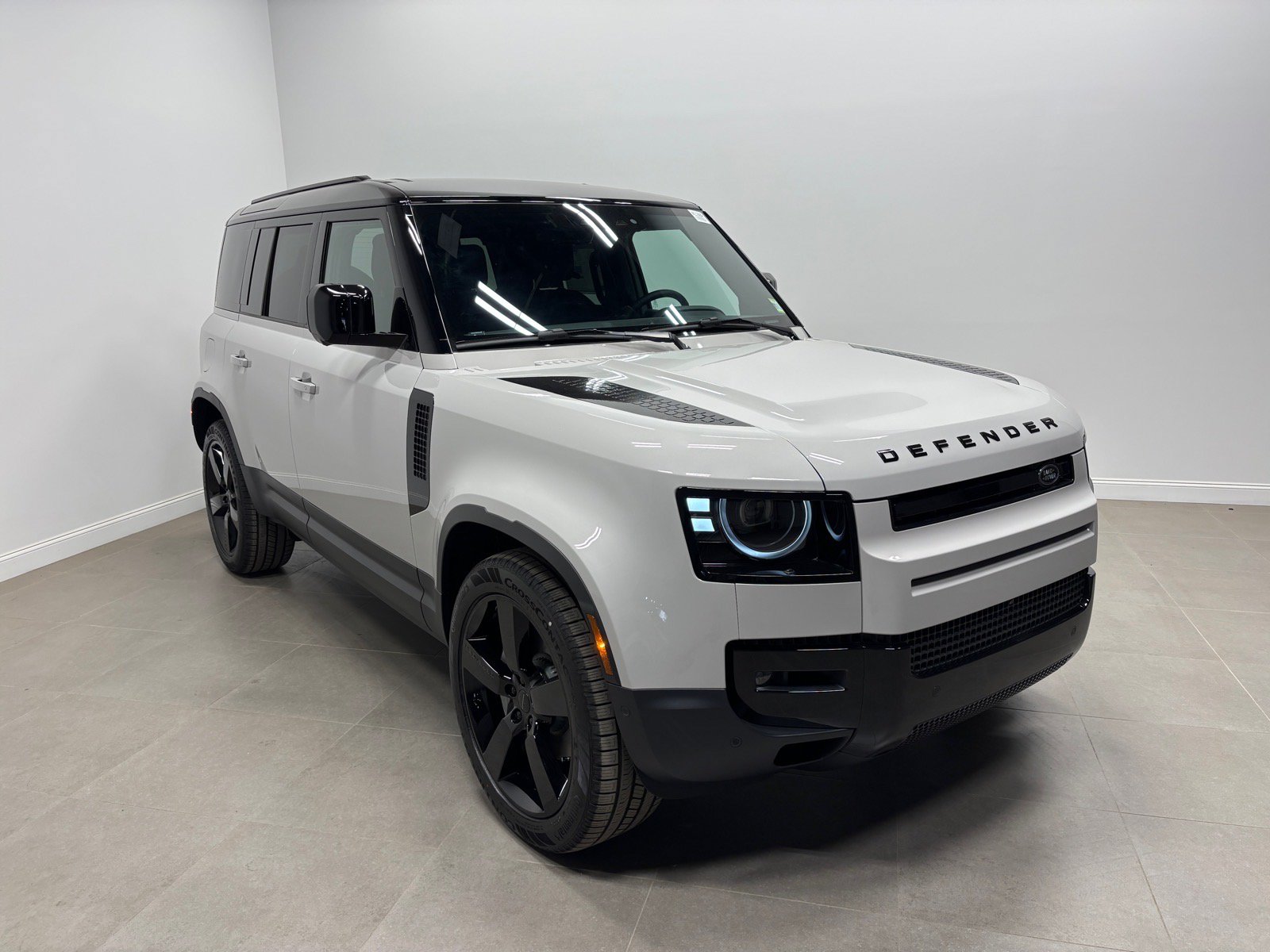 New 2026 Land Rover Defender 110 S AWD/4WD image 4