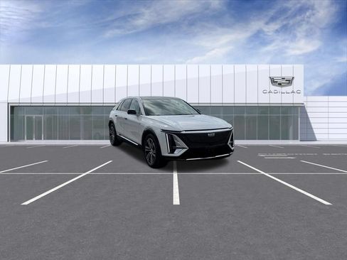 Certified 2024 Cadillac Lyriq Luxury AWD/4WD image 1