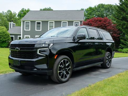 Used 2023 Chevrolet Suburban RST w/ Luxury Package AWD/4WD image 7