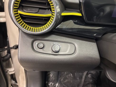 New 2026 Chevrolet Trax ACTIV w/ Sunroof Package image 33