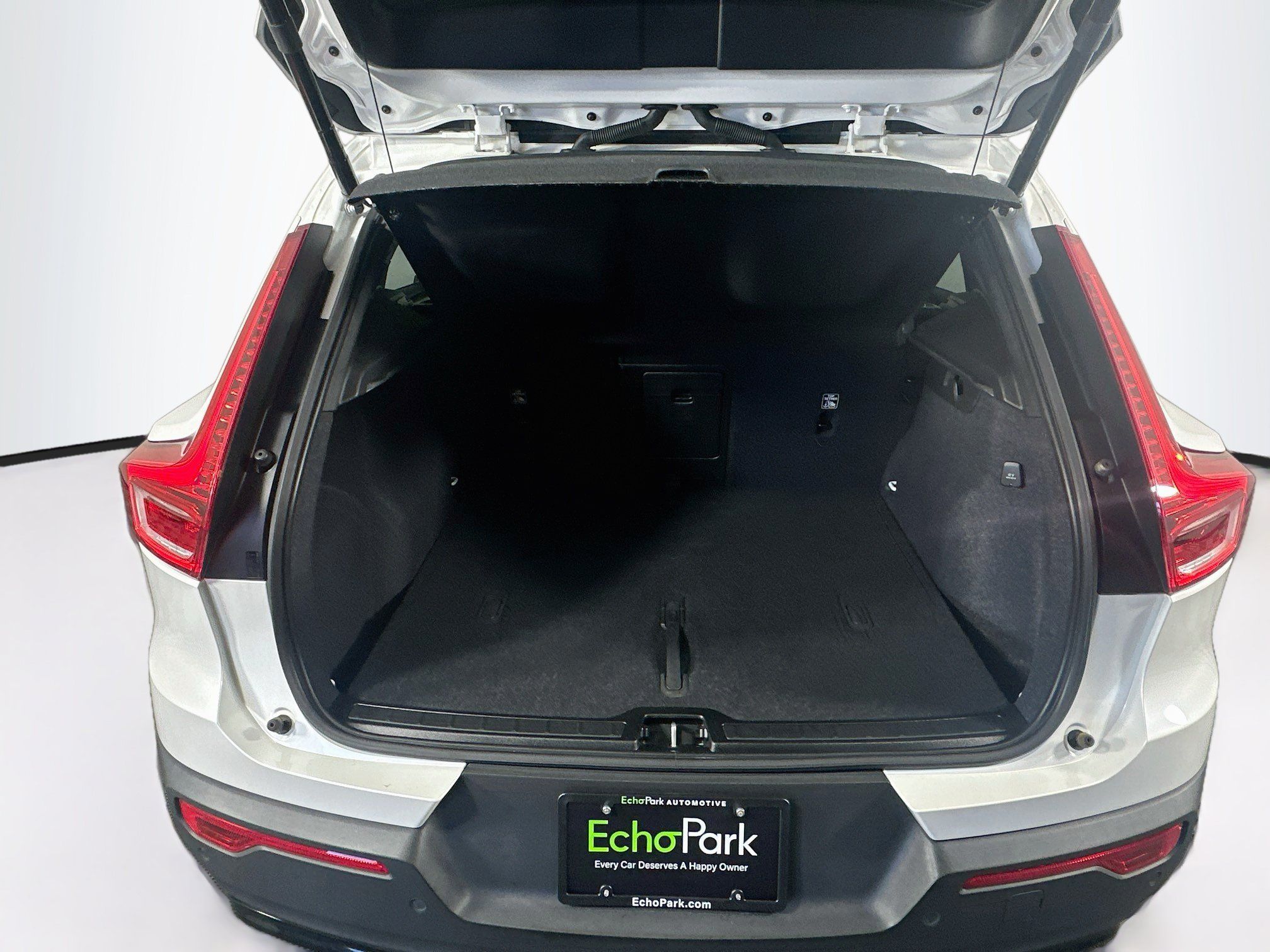 Used 2023 Volvo XC40 B4 Ultimate FWD image 28