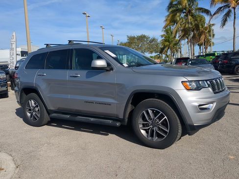 Used 2020 Jeep Grand Cherokee Laredo w/ Laredo X Package image 2