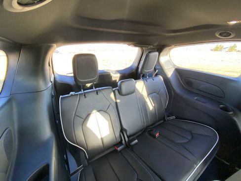 New 2026 Chrysler Pacifica Limited image 37